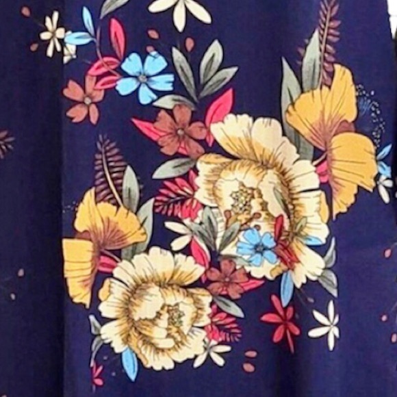 Navy Floral Dress ๐๐ผ - Picture 4 of 10
